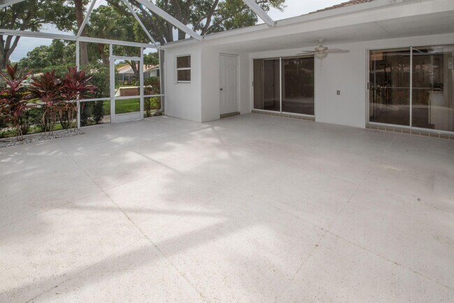 Building Photo - 3604 Pin Oak Ct