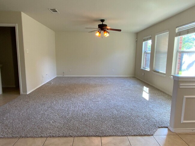 Building Photo - 2 Story 3 Bedroom 2 Bath 2 Week Free Move ...