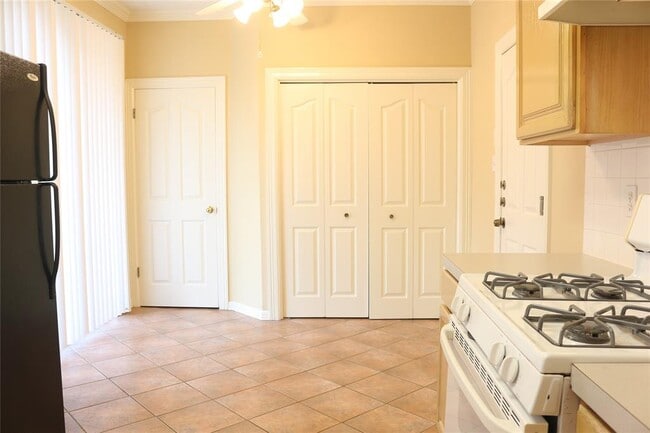 Building Photo - 8408 Siskin Cove