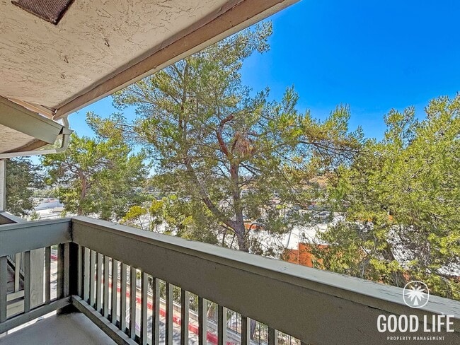 Building Photo - Spacious 3B/2.5BA Multi-Level Home in Redwood Village with Attached Garage, Private Patio & Commu...