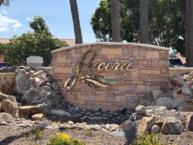 Building Photo - 7130 Shoreline Dr
