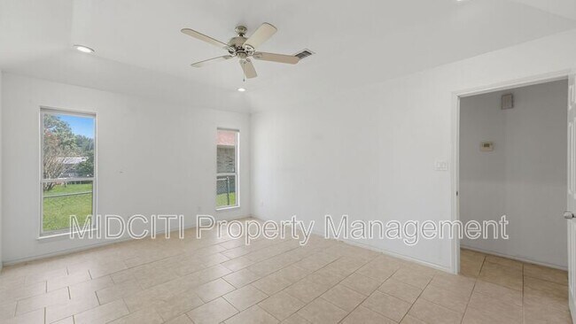 Building Photo - 1233 Hollyhock Ln