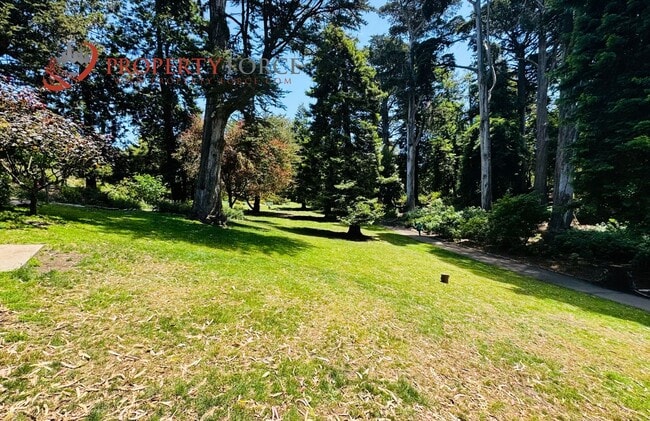 Building Photo - Beautiful 2 Bed 2 bath Available with grea...