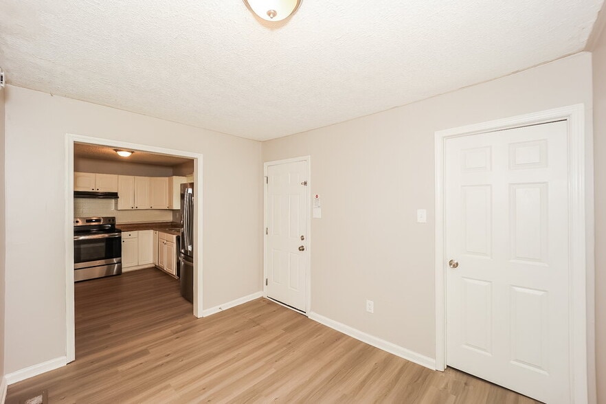 Building Photo - 2680 Carriage Ln