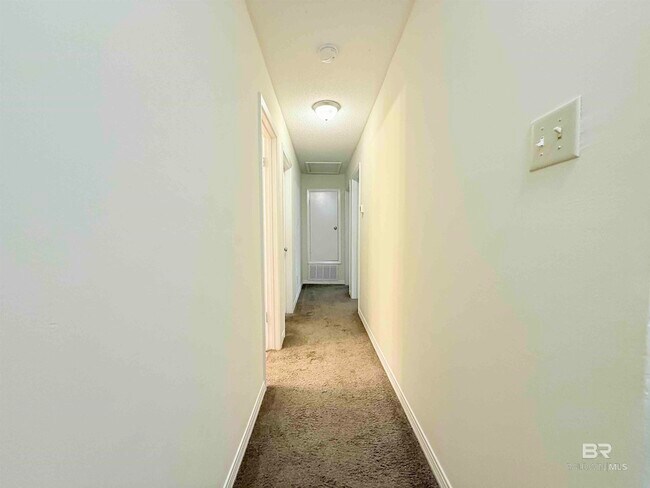 Building Photo - 233 Ridgewood Dr