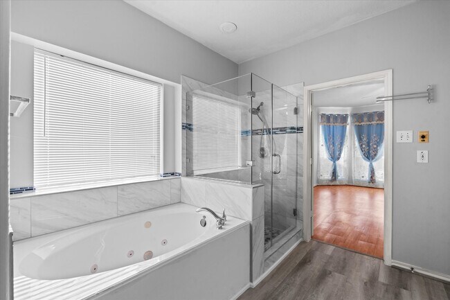 Building Photo - 3914 Clarestone Dr