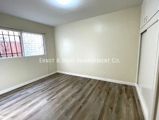 Building Photo - 159 Roycroft Ave