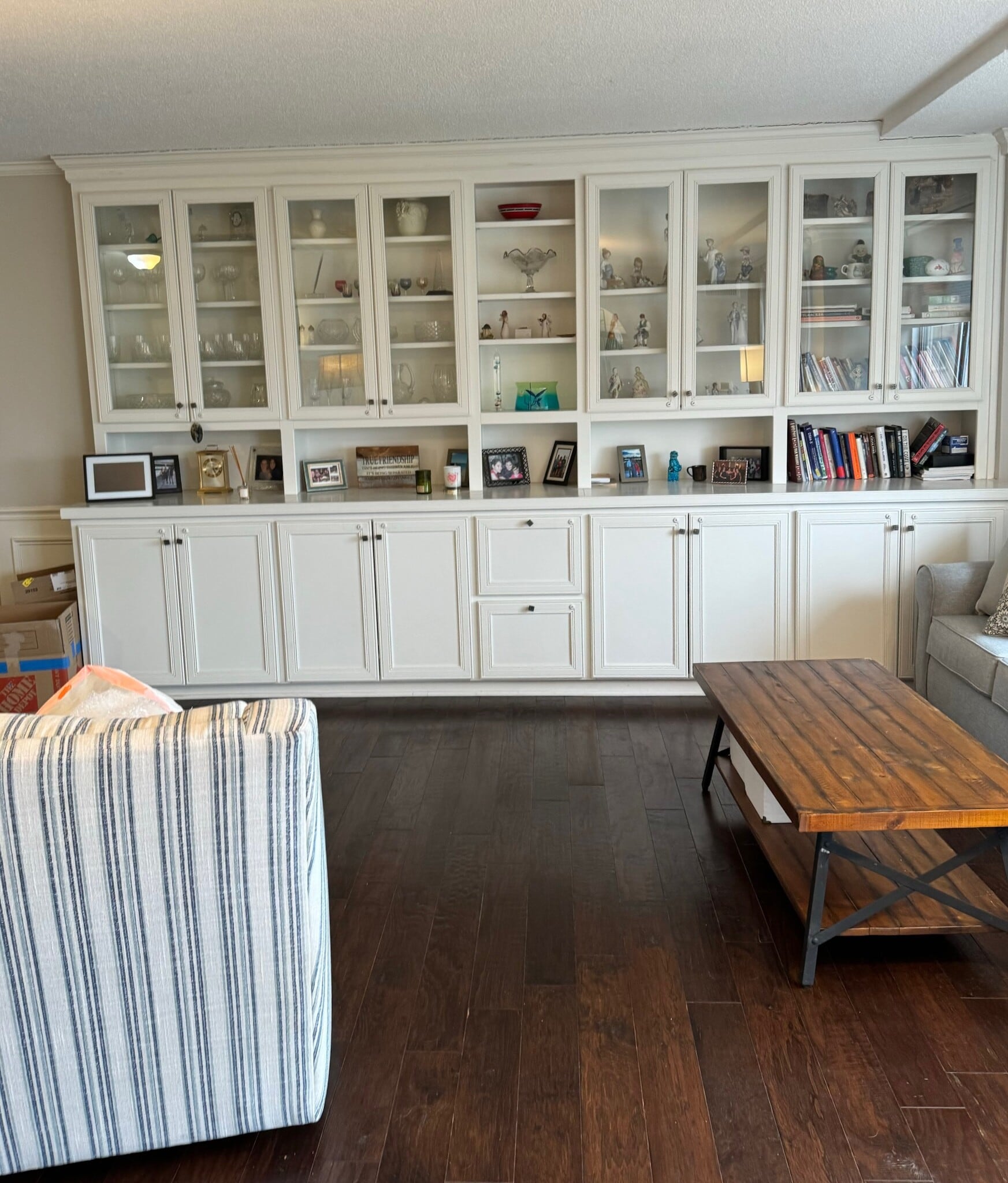 built in cabinets - 501 Slaters Ln