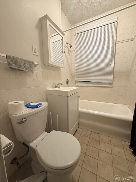 Building Photo - 110 Riverway