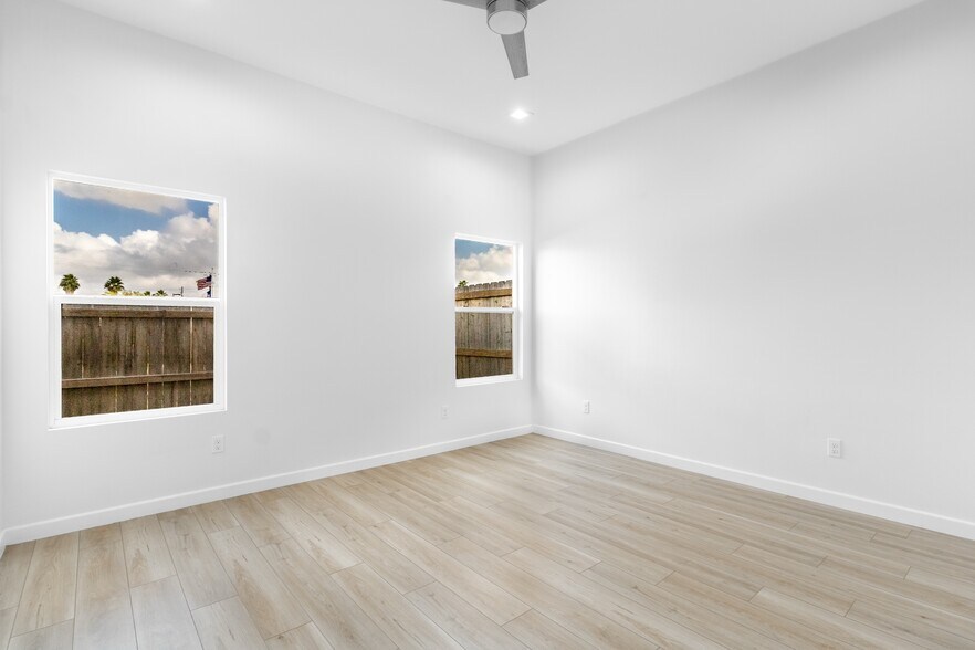 Building Photo - 2604 Kerria Ave