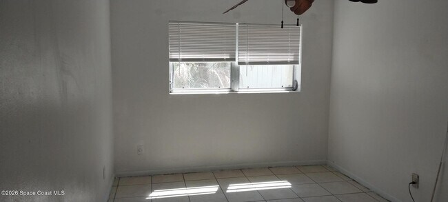 Building Photo - 221 Columbia Dr