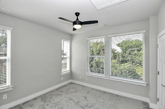 Building Photo - End Unit in SOUTH END
