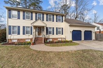 Building Photo - 832 Chalbourne Dr