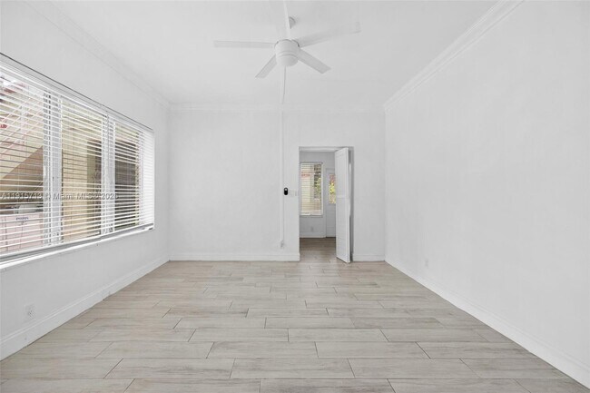 Building Photo - 2822 Pine Tree Dr