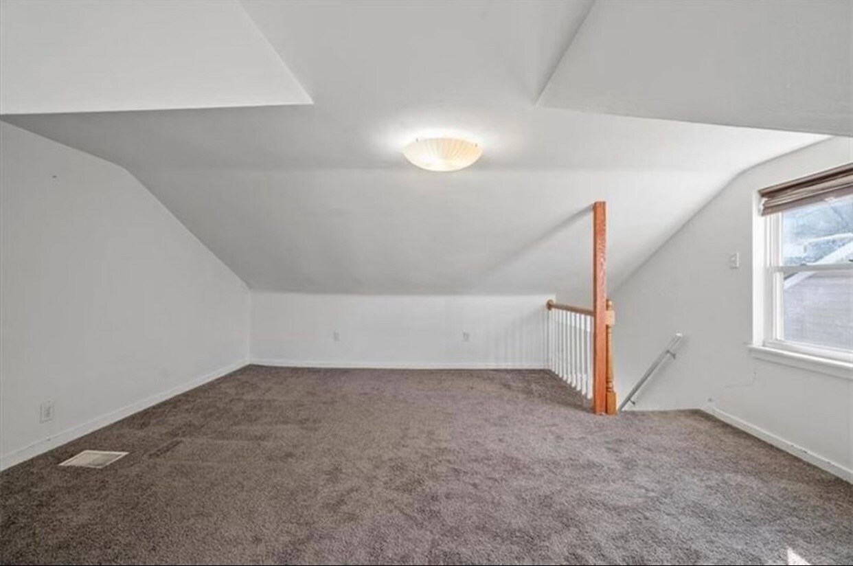 Building Photo - 2512 Burham St