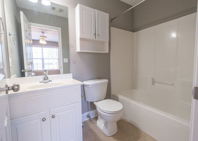 Building Photo - Available Now: 2 Bedroom, 2.5 Bath Condo in East Athens