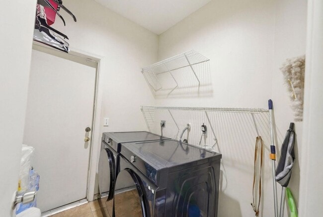 Building Photo - 1239 Sussex St