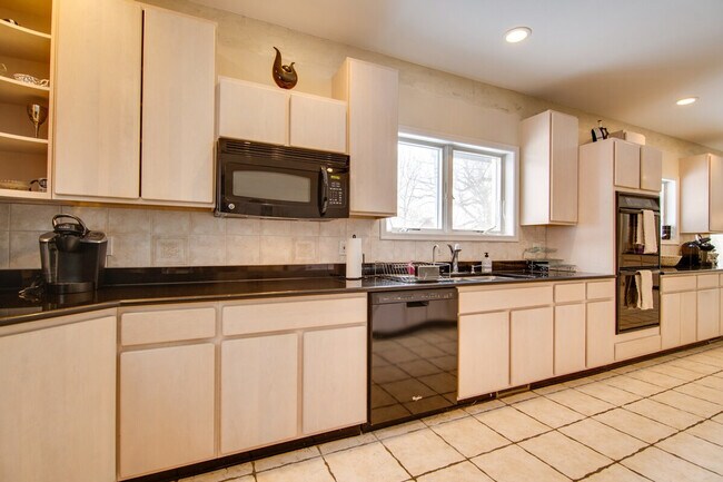 Building Photo - 30W777 Shoe Factory Rd