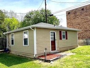 Building Photo - 1604 E 9th St