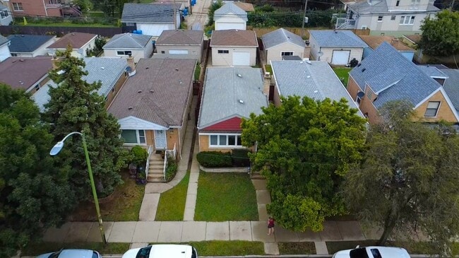 Building Photo - 6230 W Foster Ave