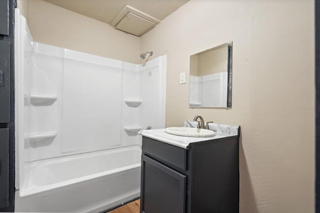 Building Photo - 213 6th Ave NW