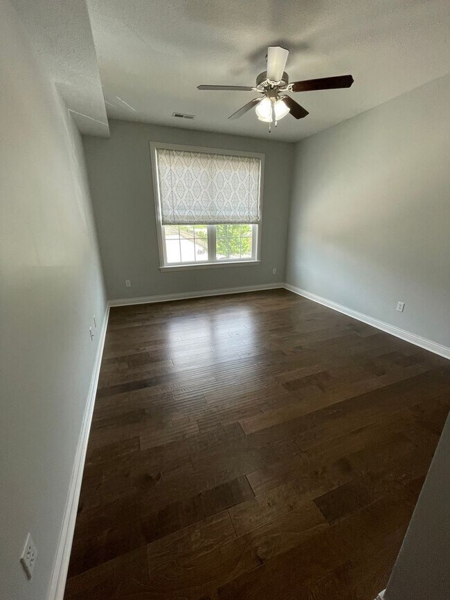 Building Photo - 2 bed/ 2 bath