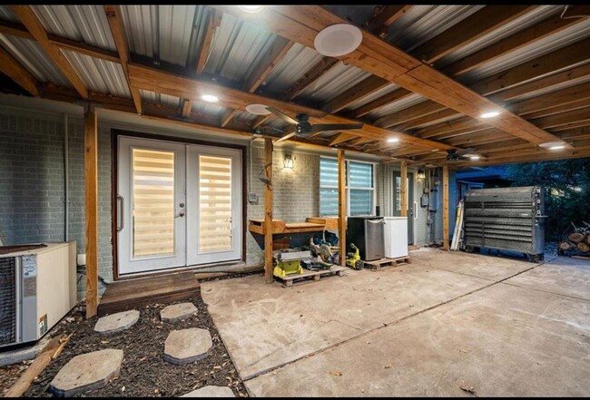Building Photo - 10305 Bassoon Dr