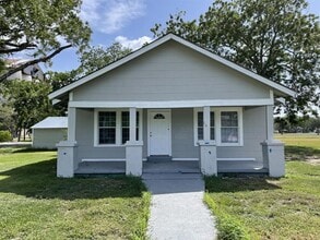 Building Photo - 3 bed, 1 bath with lots of updates! New fl...