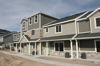 Building Photo - Vineyard Townhome