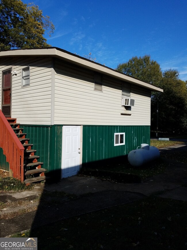 Building Photo - 7 David Dr