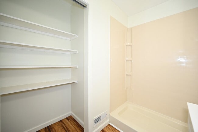 Building Photo - Cute 3-bedroom, 1 bath home with basement!