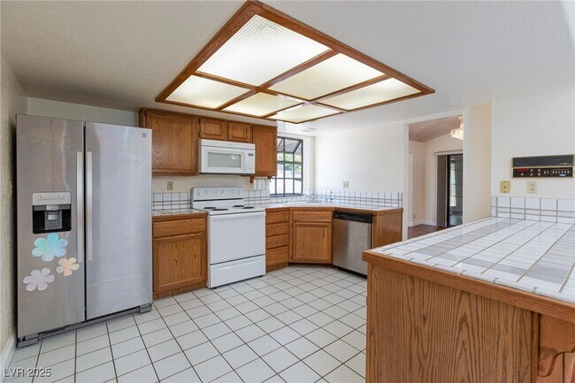 Building Photo - 6442 W Mesa Vista Ave