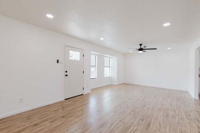 Building Photo - Newly Renovated 3 Bedroom 2 Bath Home