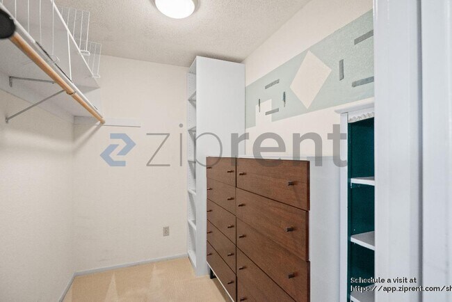 Building Photo - 7898 Gate Way