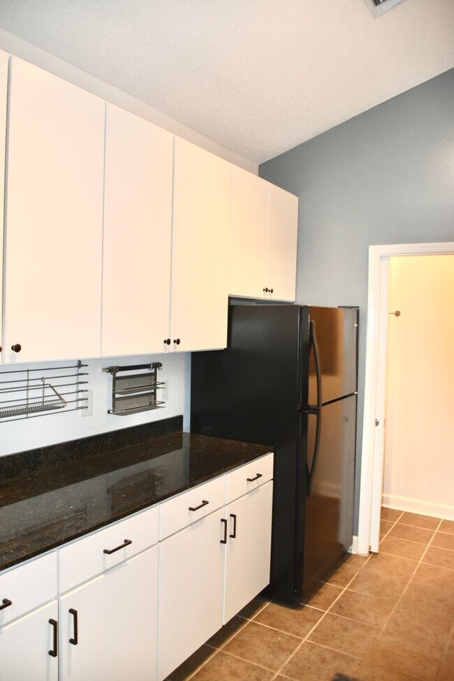 Building Photo - Asheville Condo Rental w/ Garage!