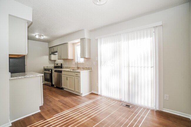 Building Photo - 5761 Ricardo Dr