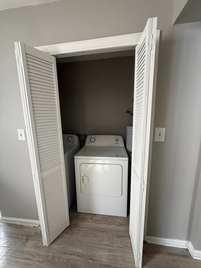 Building Photo - 343 Rebel Rd