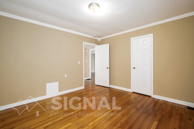 Building Photo - 1156 Skyline Dr