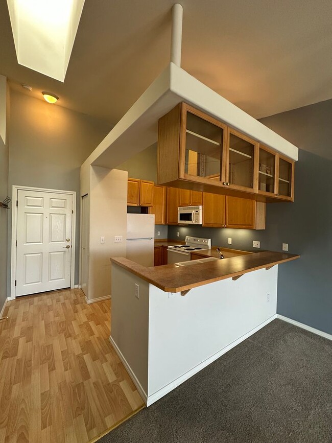 Building Photo - 2Bd/2Ba Seattle Condo