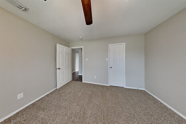 Building Photo - 4223 Shady Village Ct