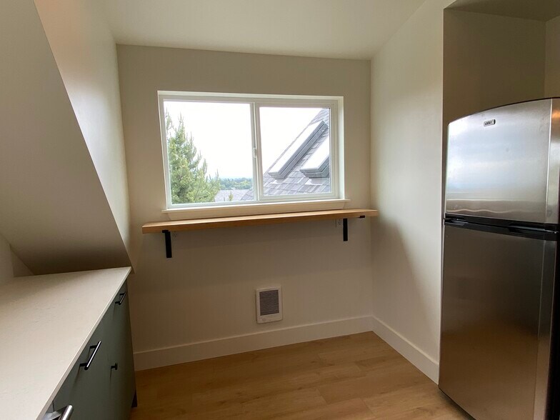Building Photo - 4001 34th Ave SW