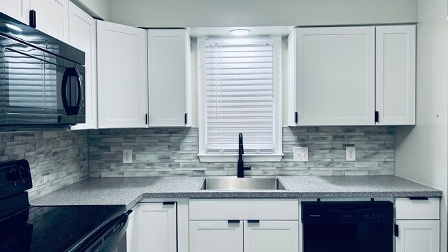 Building Photo - 516 Brent Rd