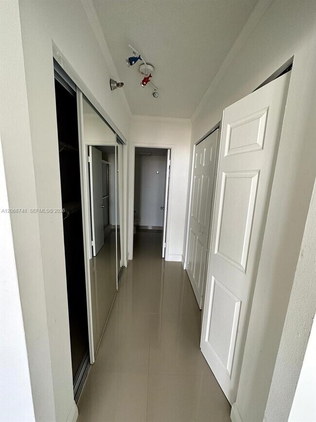 Building Photo - 20515 E Country Club Dr