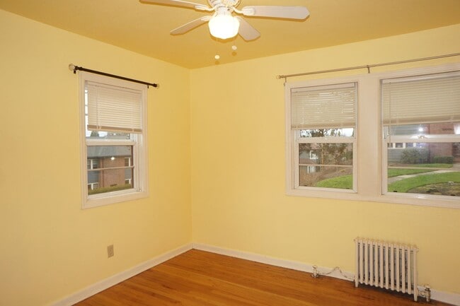 Building Photo - North Mt Tabor one bedroom Condo. Immaculate condition!