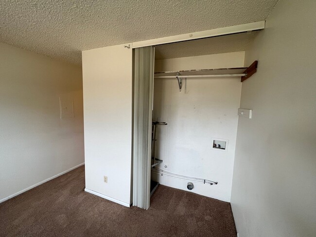 Building Photo - SPACIOUS, CLEAN W/Tons of storage! Tee Off...