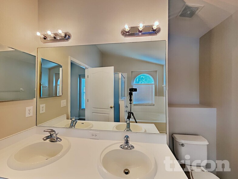 Building Photo - 6926 Waterbrook Ct