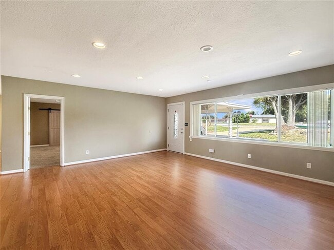 Building Photo - 117 Lake Roy Dr