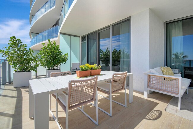 Building Photo - 1116 N Ocean Blvd