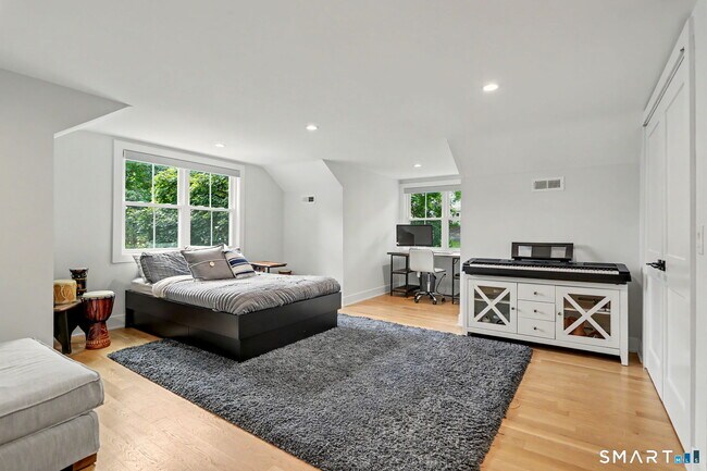 Building Photo - 8 Kirock Pl