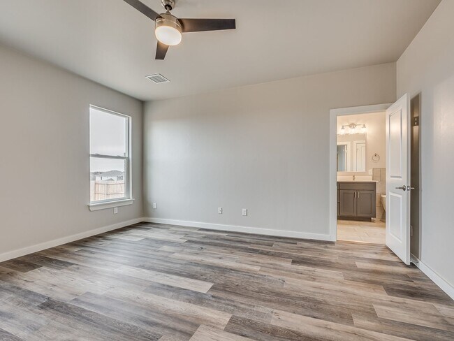 Building Photo - Beautiful home in Edmond
